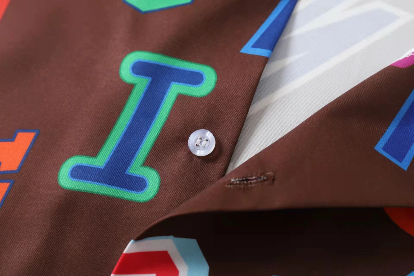 LV Short-Sleeved Shirt – LVS019 TopPick 1700