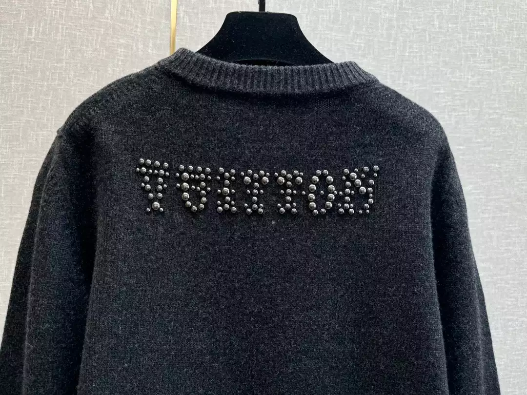Louis Vuitton Embellished Long-Sleeved Merino Wool Crewneck – SLV031 TopPick 5235