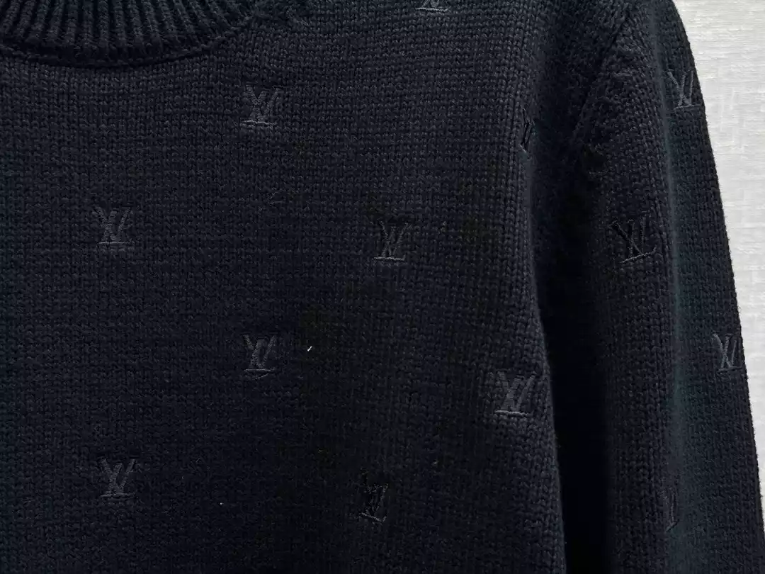 Louis Vuitton Embroidered Signature Merino Crewneck – SLV030 TopPick 5079