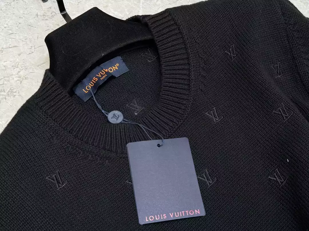Louis Vuitton Embroidered Signature Merino Crewneck – SLV030 TopPick 5079