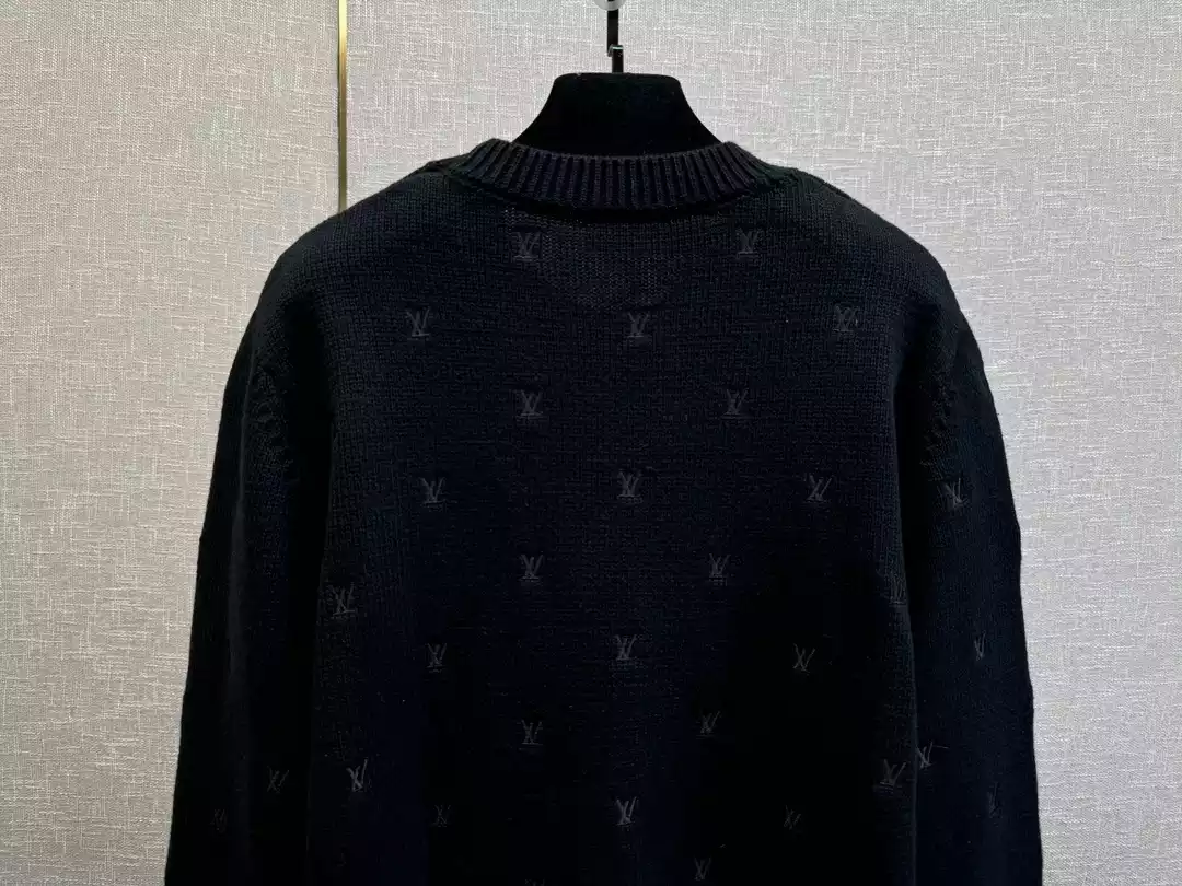 Louis Vuitton Embroidered Signature Merino Crewneck – SLV030 TopPick 5079