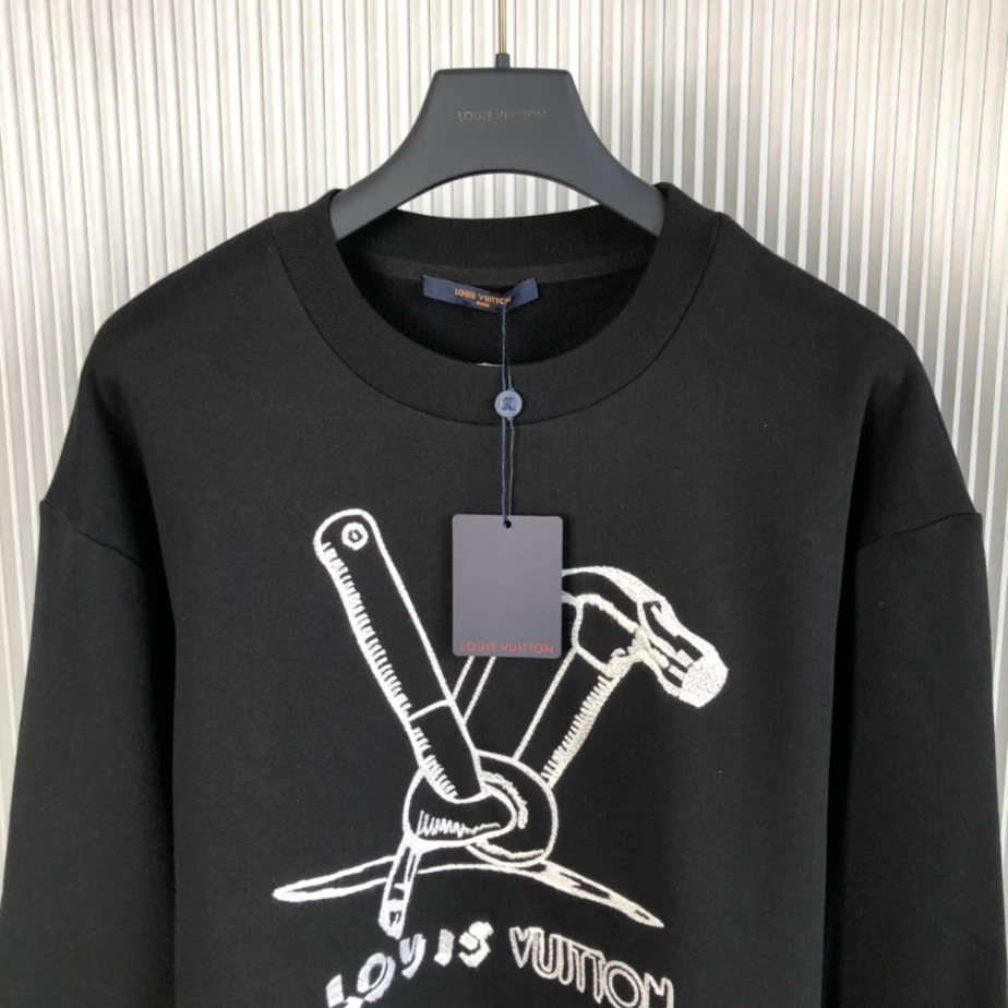 Louis Vuitton Embroidered Sweatshirt  – SLV043 NewStyle 2389