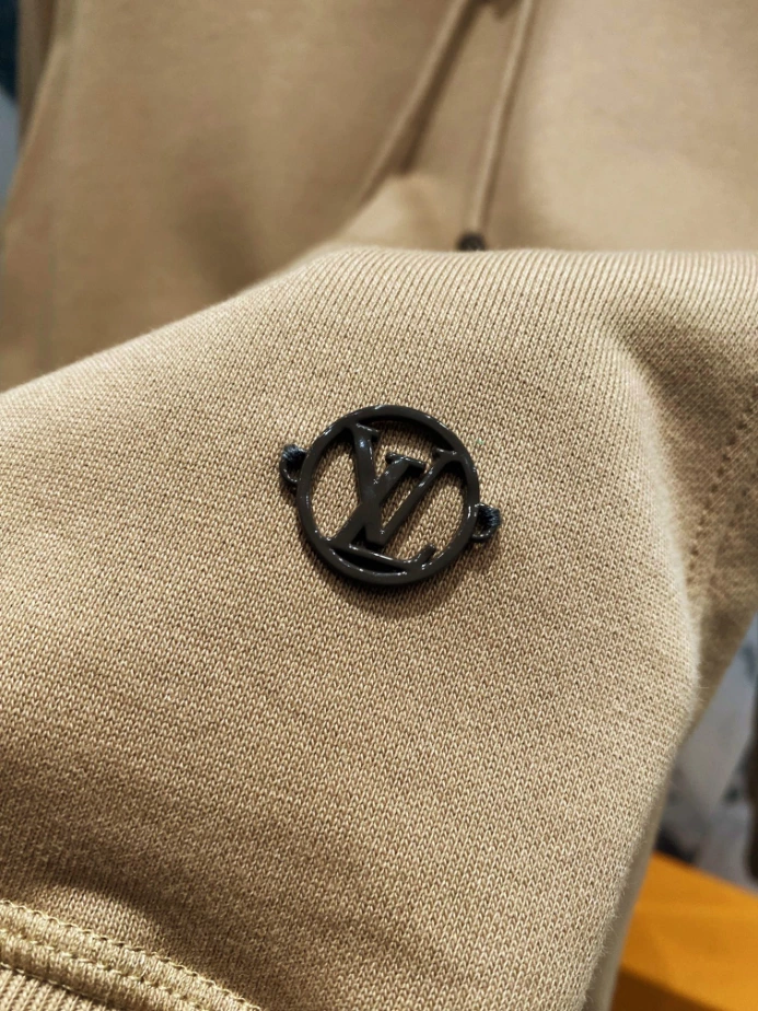 Louis Vuitton Hoodie – SLV016 EasyMatch 6761