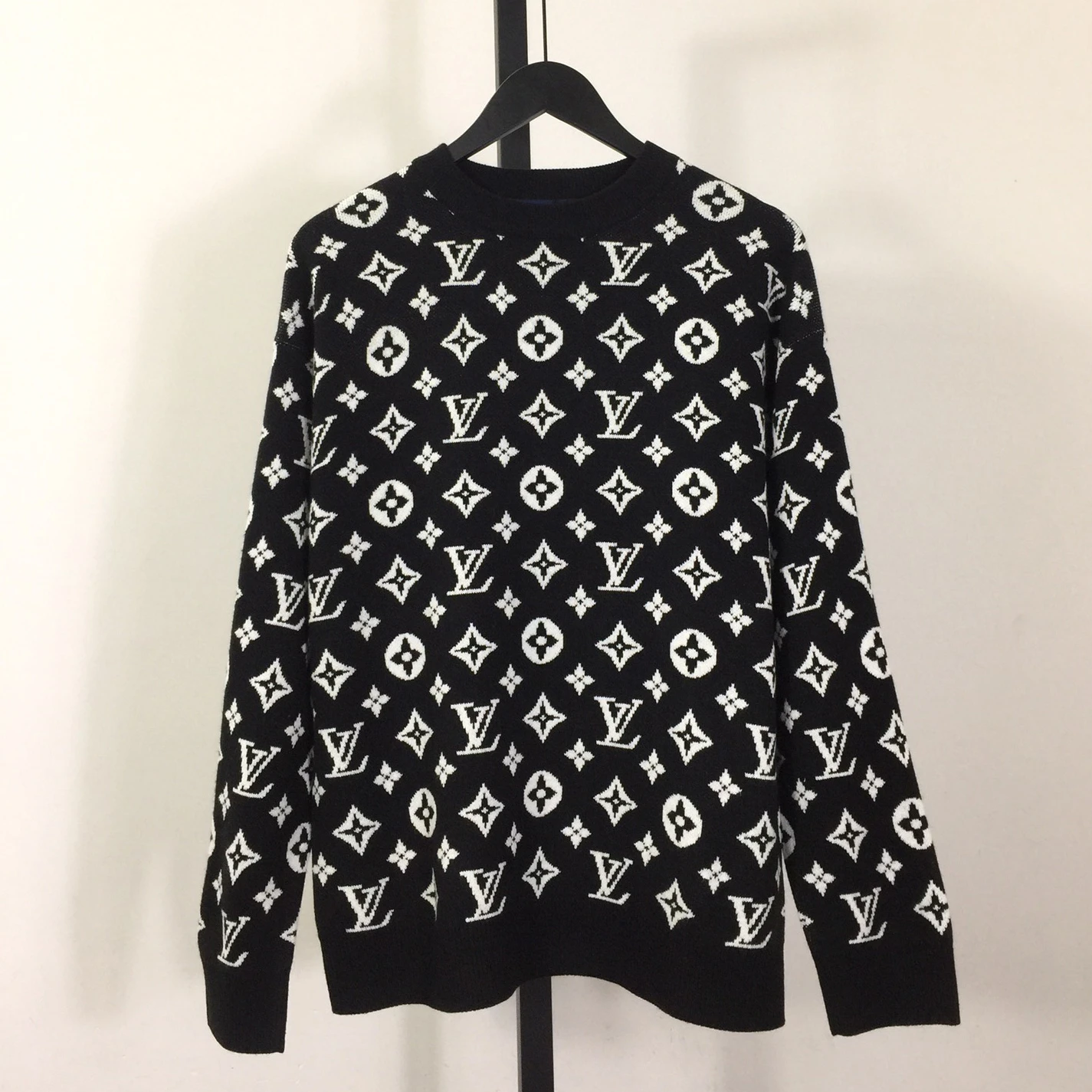 Louis Vuitton Sweater – SLV066 BestValue 9403