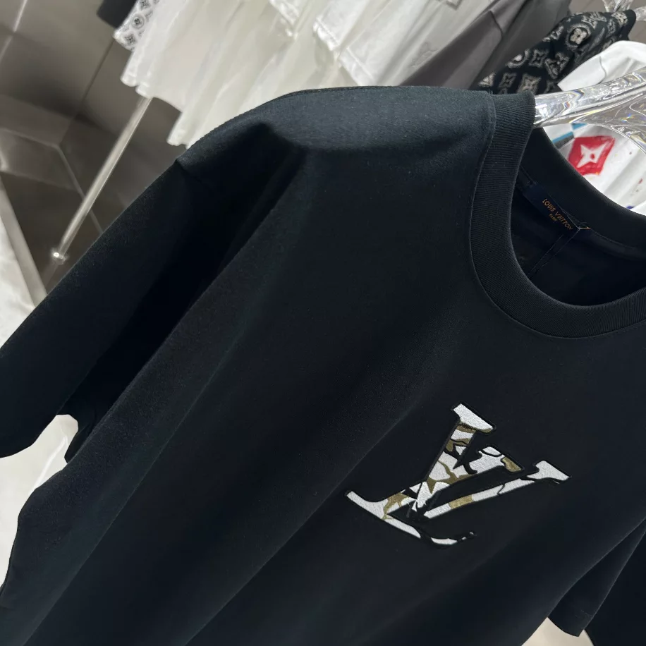 Louis Vuitton T-shirt – LSVT0241 Trendy 5160