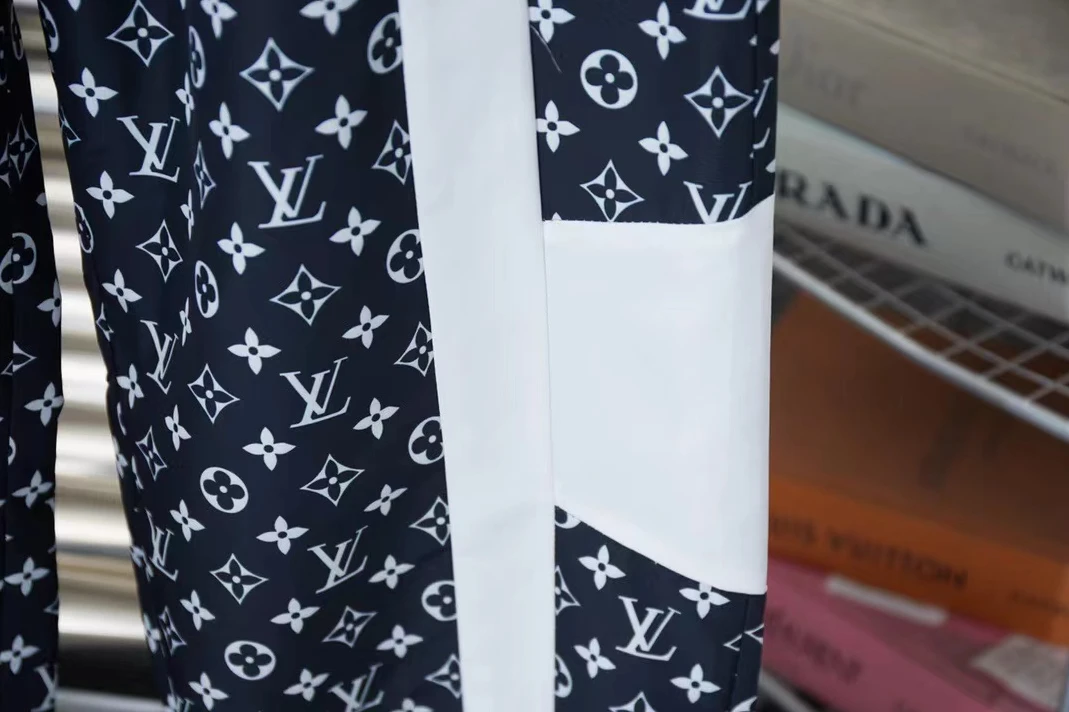 Louis Vuitton Tracksuit – LC012 AllSeason 3302