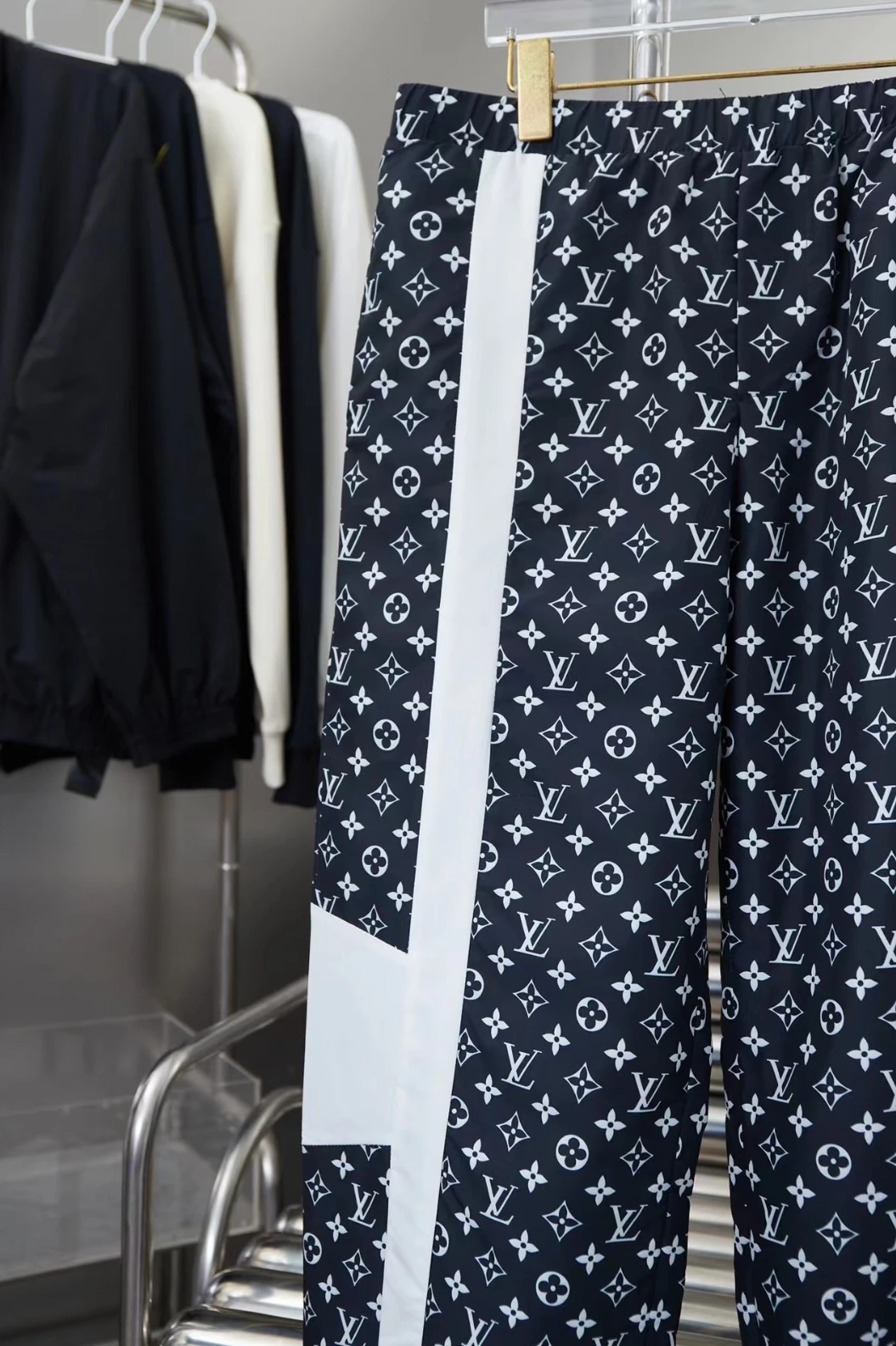 Louis Vuitton Tracksuit – LC012 AllSeason 3302