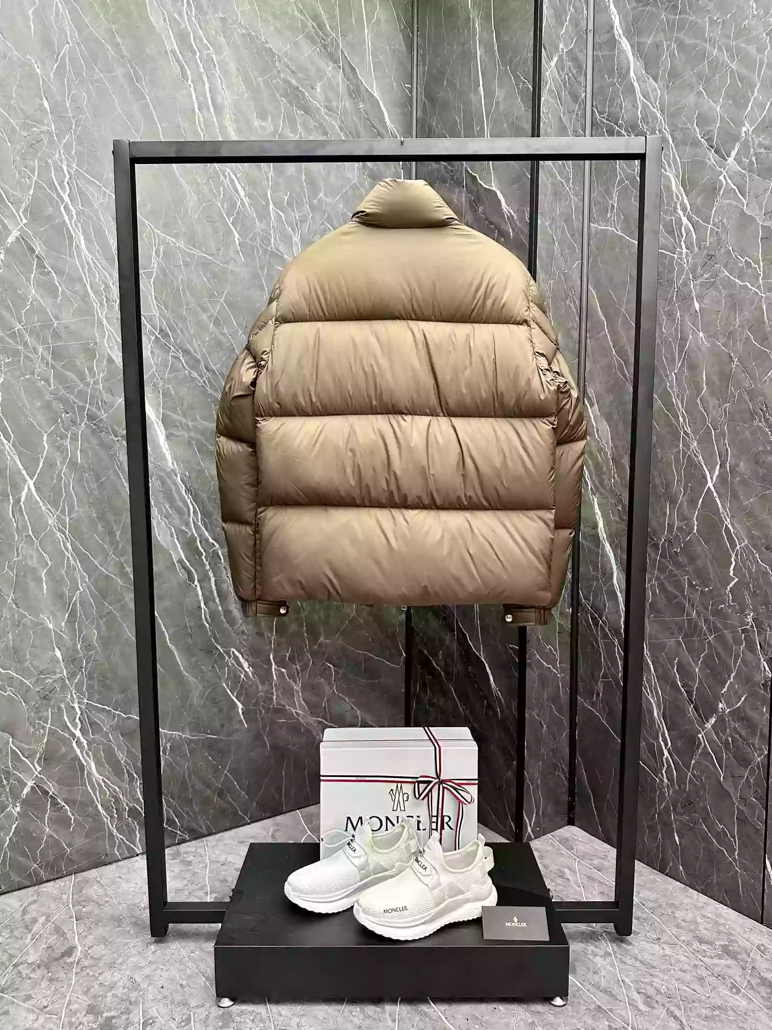 Moncler Besbre Jacket – MC098 GoAnywhere 5695