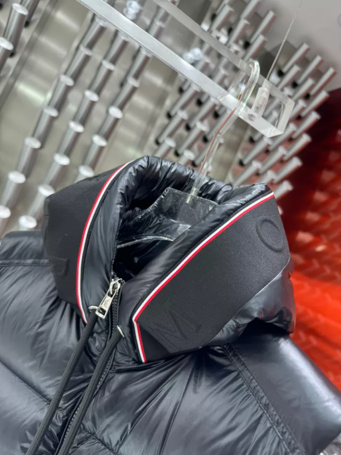 Moncler Luiro Down Vest – MC135 WellDesigned 4059