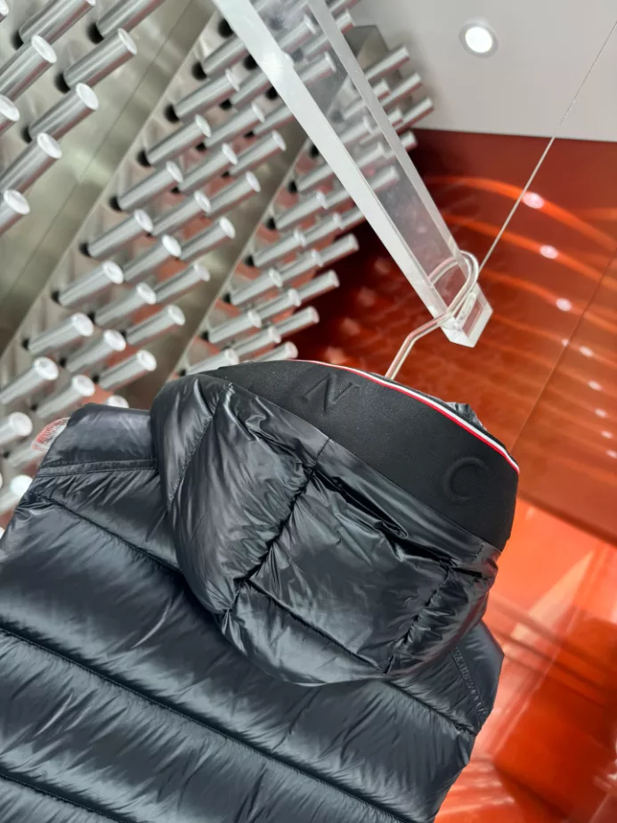 Moncler Luiro Down Vest – MC135 WellDesigned 4059