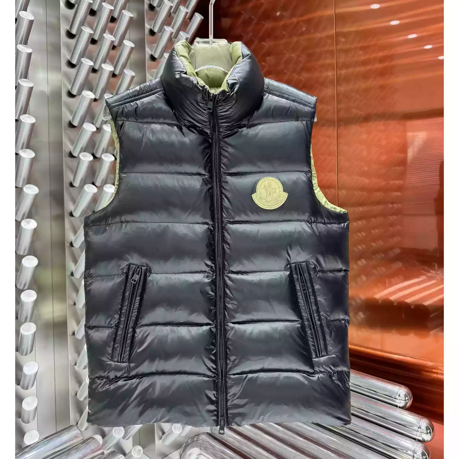 Moncler Parke Gilet Jacket in Black – MC120 GoAnywhere 6082