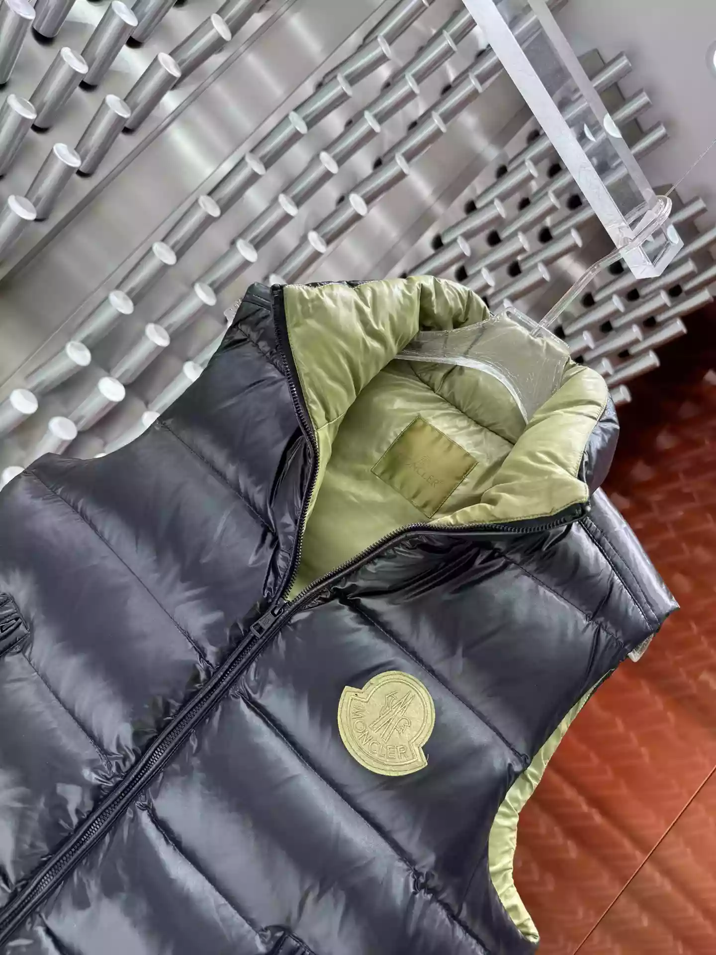 Moncler Parke Gilet Jacket in Black – MC120 GoAnywhere 6082