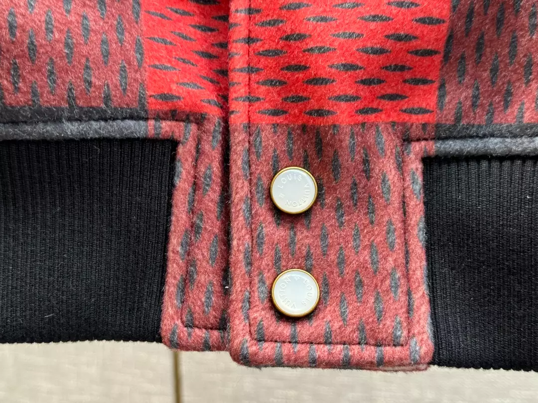 Trendy 8446 Louis Vuitton Jacket – LC019