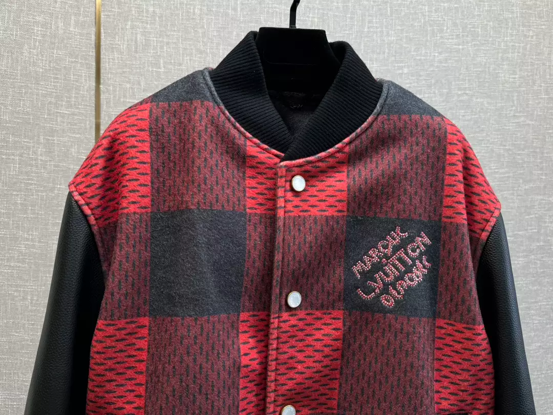 Trendy 8446 Louis Vuitton Jacket – LC019