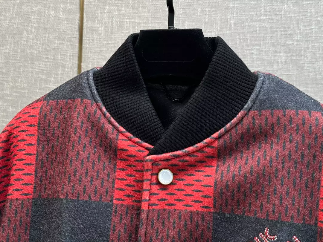 Trendy 8446 Louis Vuitton Jacket – LC019