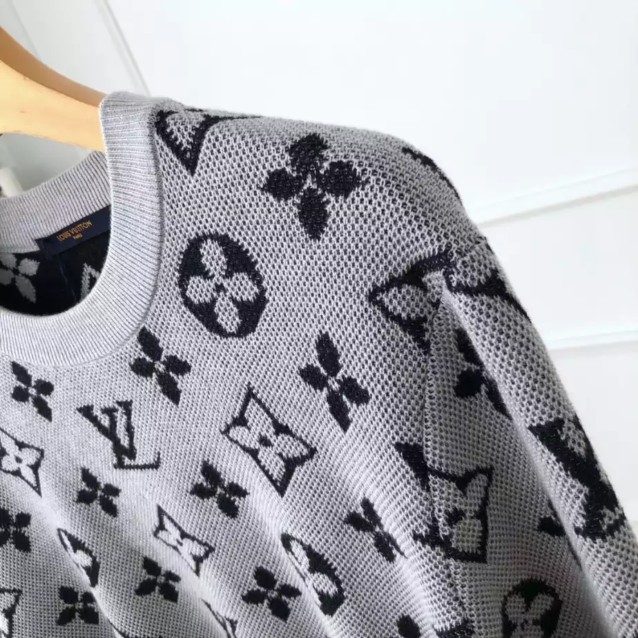 UrbanStyle 5755 Louis Vuitton Sweater – SLV071