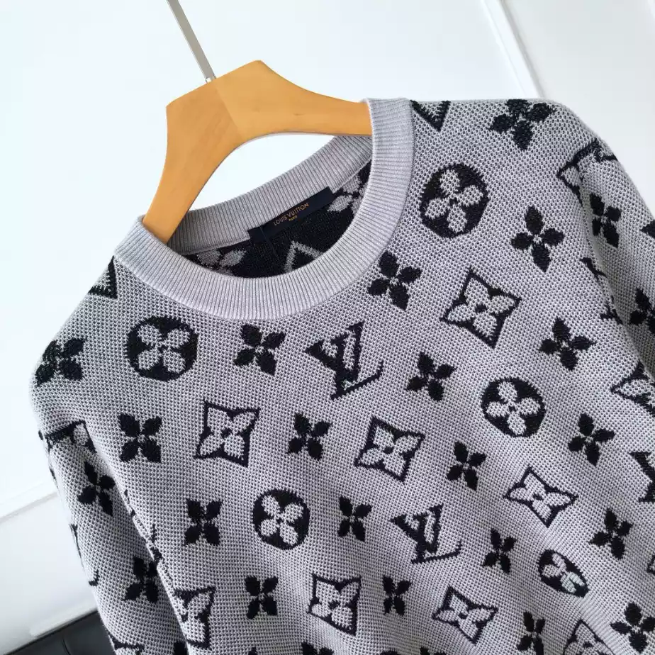 UrbanStyle 5755 Louis Vuitton Sweater – SLV071