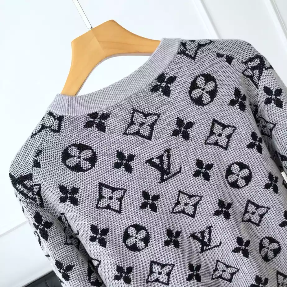 UrbanStyle 5755 Louis Vuitton Sweater – SLV071