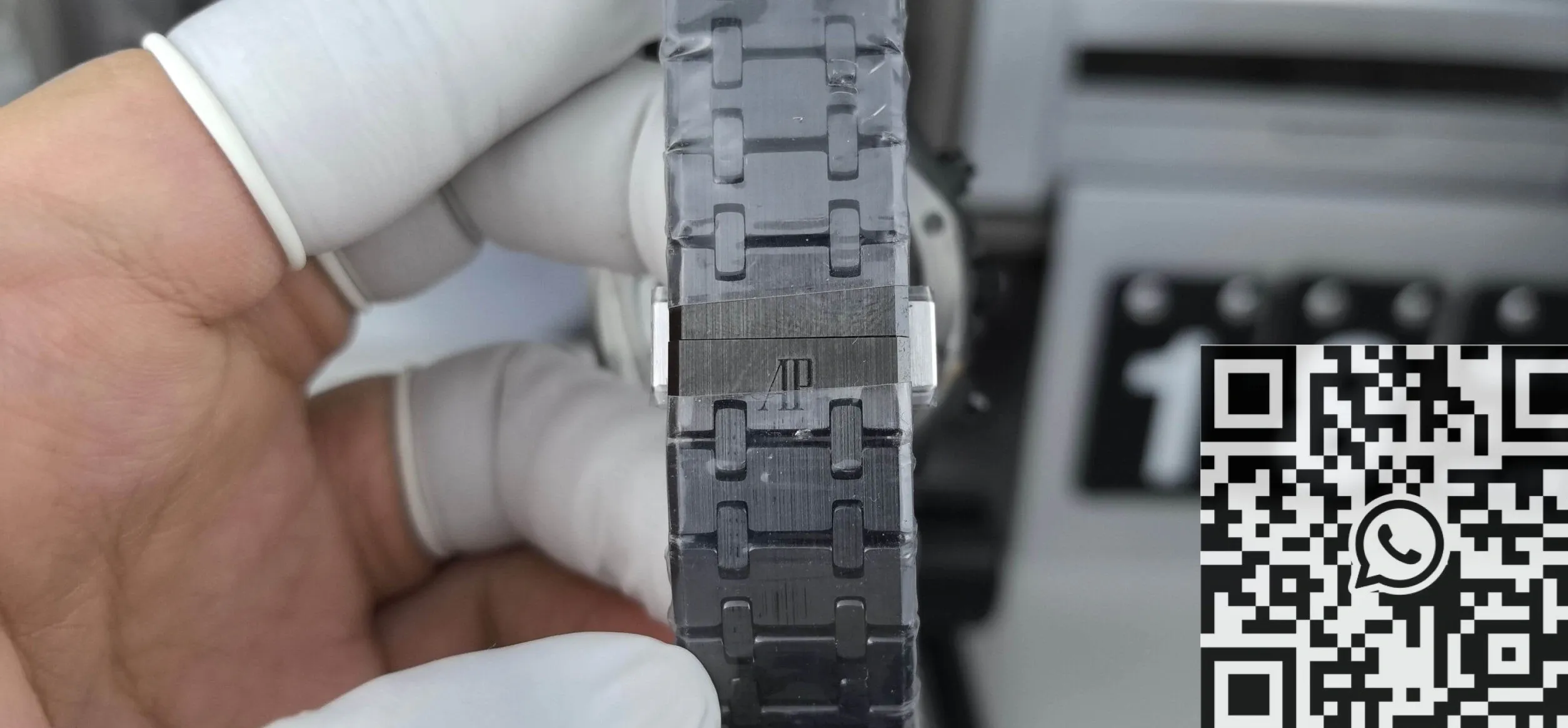 Audemars Piguet 26240CE.00.1225CE.02 Black Ceramics Golden Scale APS Factory Unique 1984