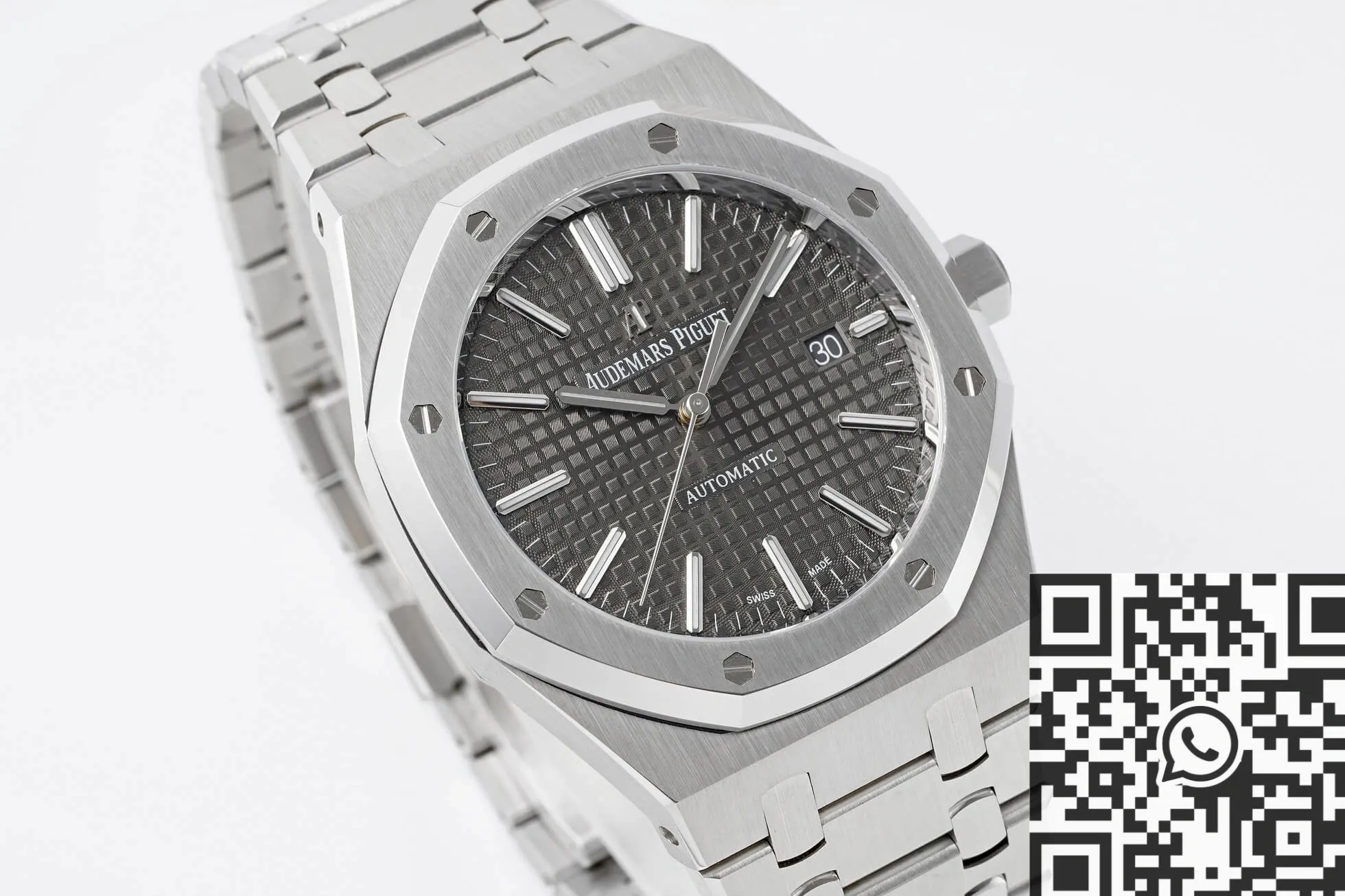 Contemporary Audemars Piguet Royal Oak 15400ST.OO.1220ST.04 Greyruthenium Dial APS Factory 1983
