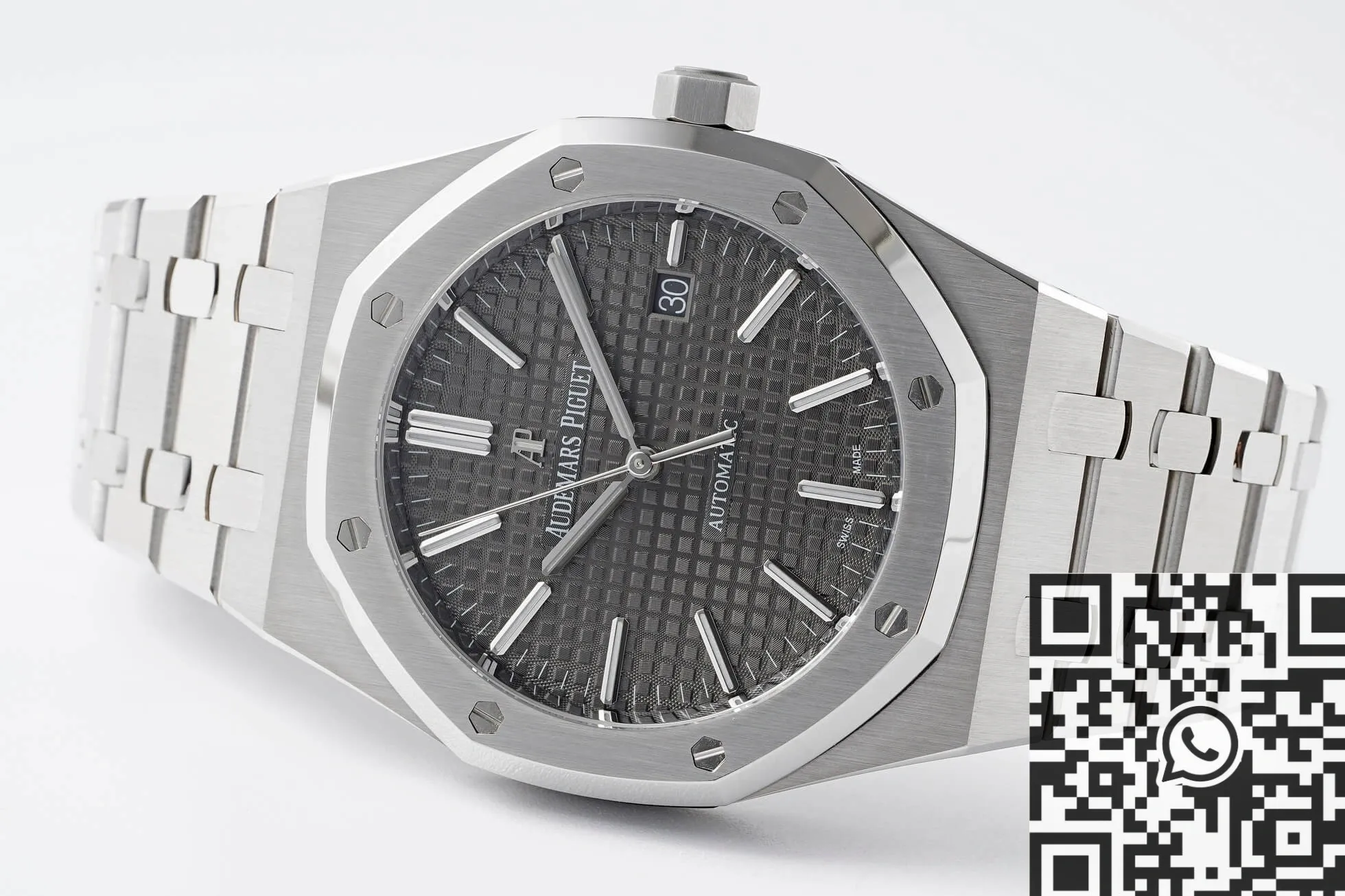 Contemporary Audemars Piguet Royal Oak 15400ST.OO.1220ST.04 Greyruthenium Dial APS Factory 1983