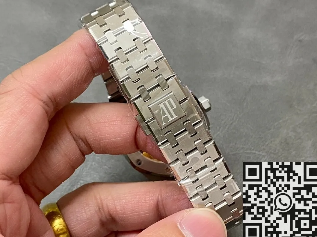 Audemars Piguet Royal Oak 15450ST.OO.1256ST.01 Silver Dial Size 37mm APS Factory Lightweight 1980