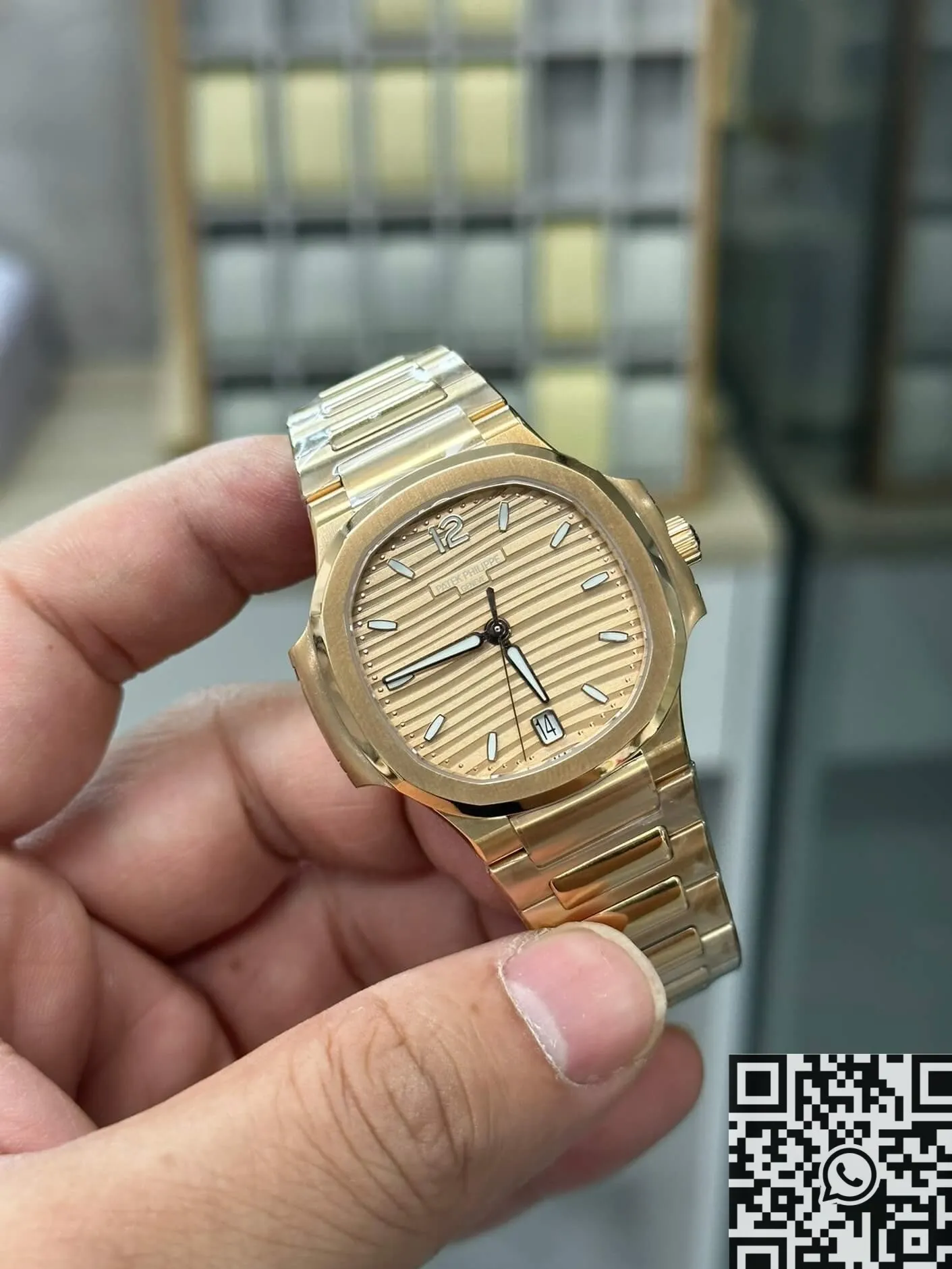 Wishbiz Ru Patek Philippe Nautilus 7118 1R-010 Honey Gold Gloss Dial 3K Factory Attractive 1970
