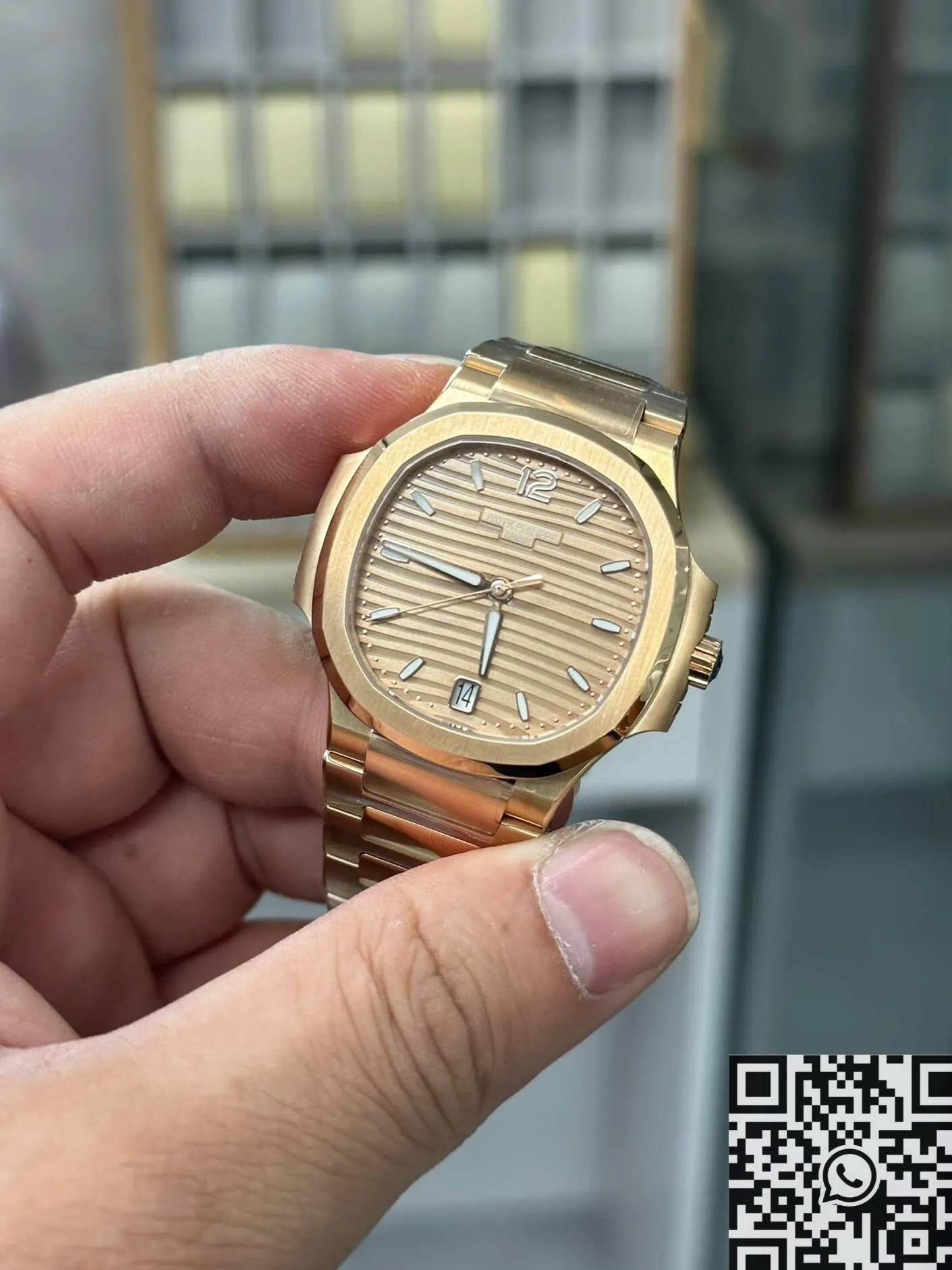 Wishbiz Ru Patek Philippe Nautilus 7118 1R-010 Honey Gold Gloss Dial 3K Factory Attractive 1970