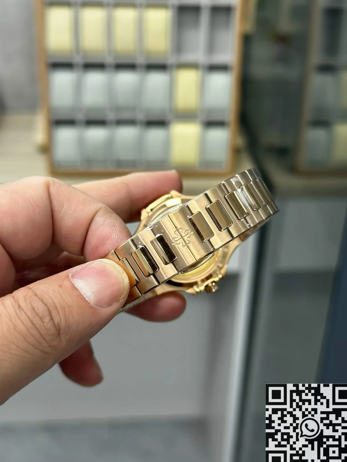 Wishbiz Ru Patek Philippe Nautilus 7118 1R-010 Honey Gold Gloss Dial 3K Factory Attractive 1970