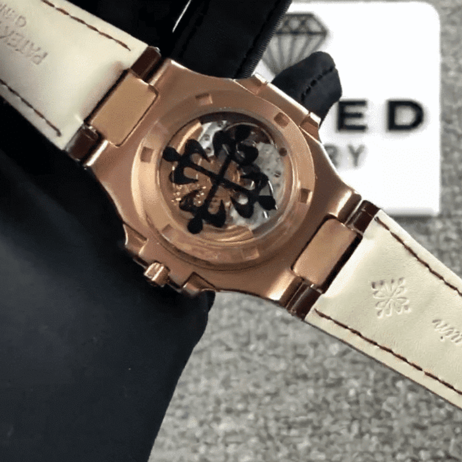 Patek Philippe Nautilus 5724 “Baguette Diamonds” 1:1 Clone Edition Elegant 414