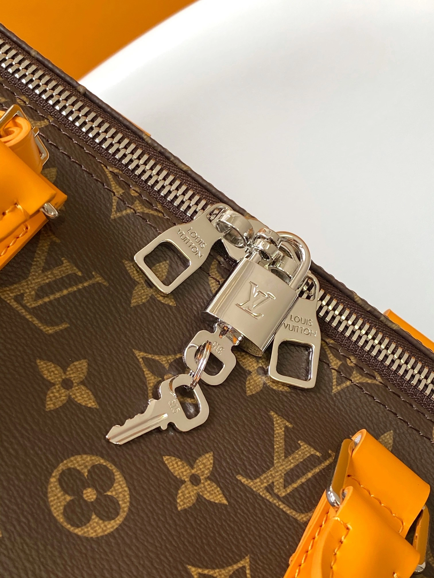 &MOMO ---8V M12634 high quality version Keepall Bandoulière 50 cowhide item:E-B000A1741