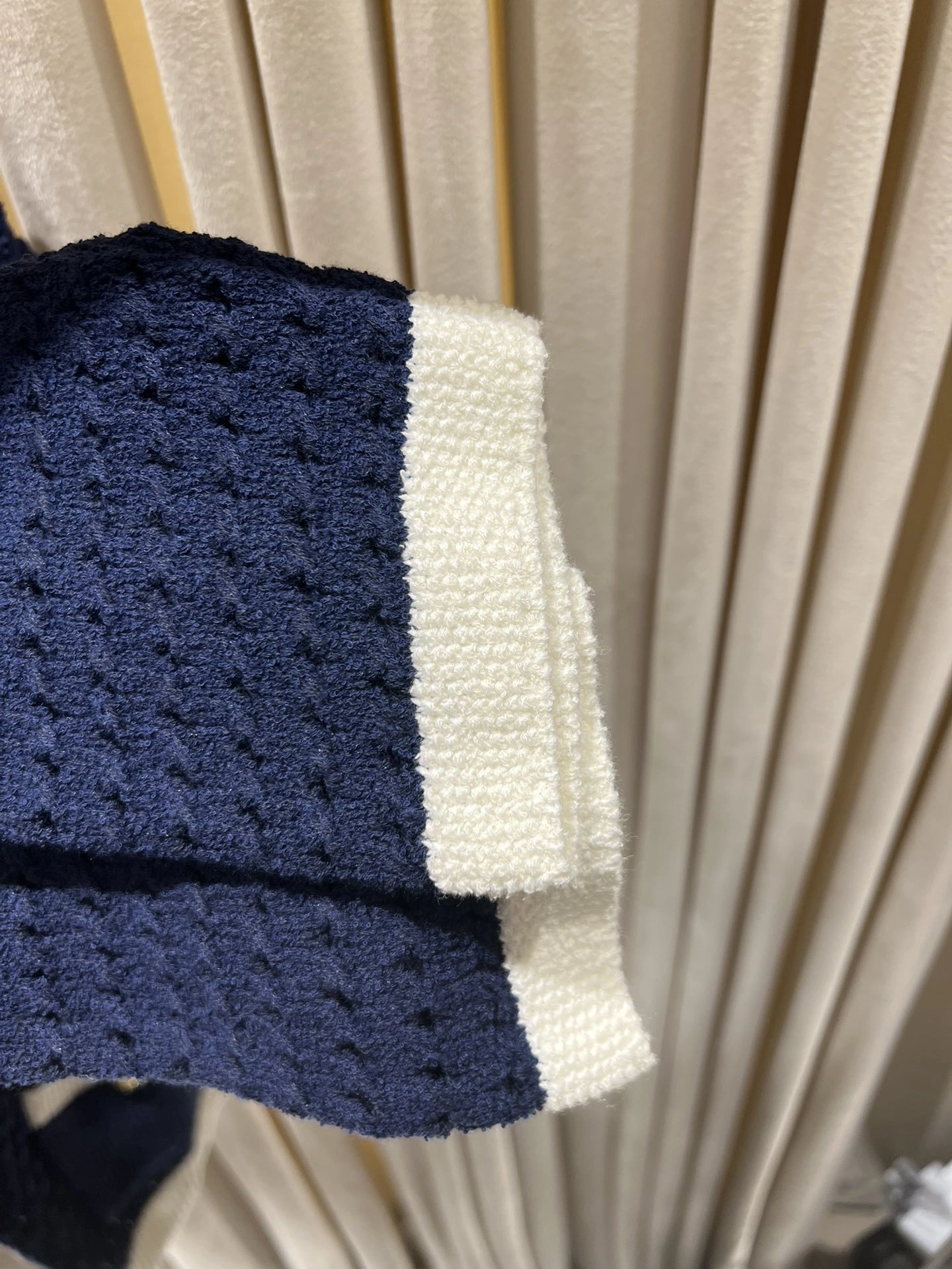 Victoria-- 6u33i Gucci Navy Open-Knit Cardigan with Contrast White Trim item:E-F140L1021H