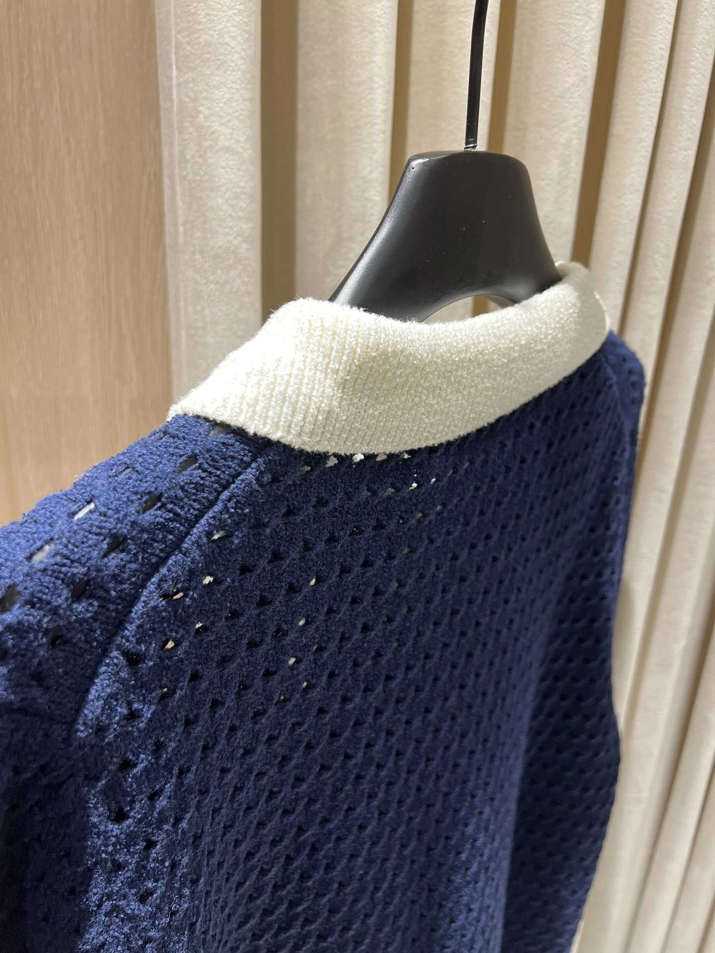 Victoria-- 6u33i Gucci Navy Open-Knit Cardigan with Contrast White Trim item:E-F140L1021H