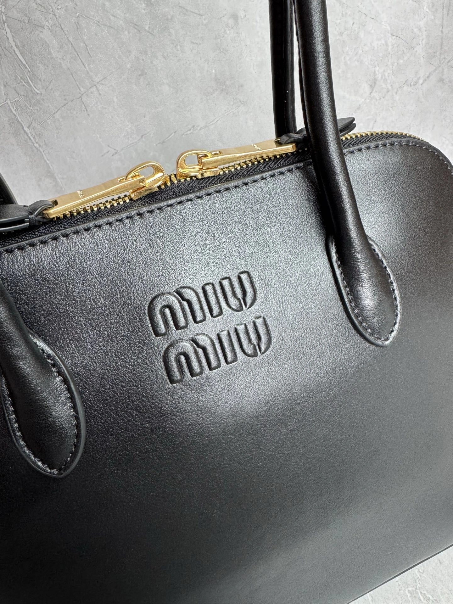 MOMO-- 7iu7iu 5BA289_2CRM_F0002_V_OOO high quality version Calfskin item:E-B000L1618T