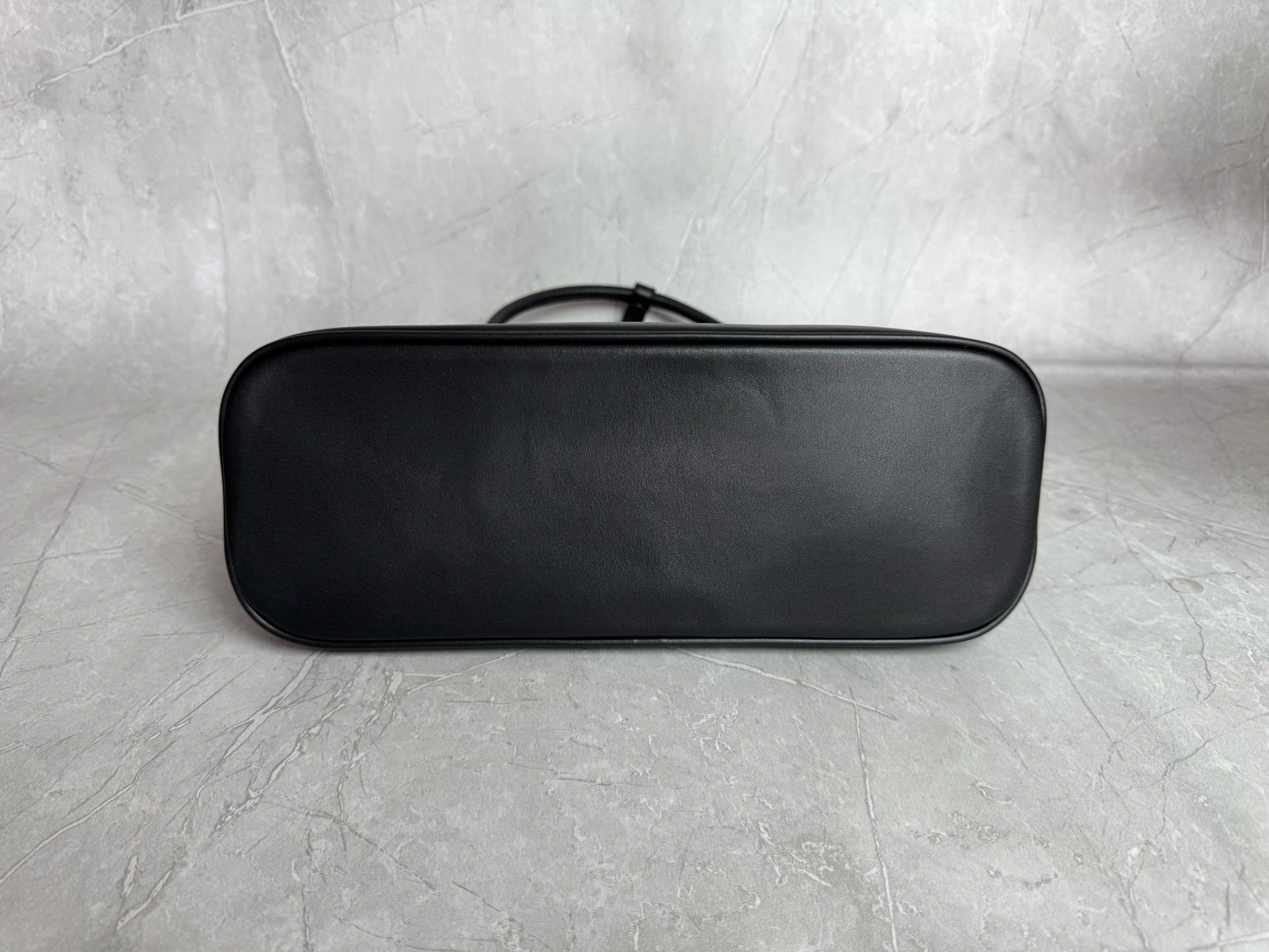 MOMO-- 7iu7iu 5BA289_2CRM_F0002_V_OOO high quality version Calfskin item:E-B000L1618T