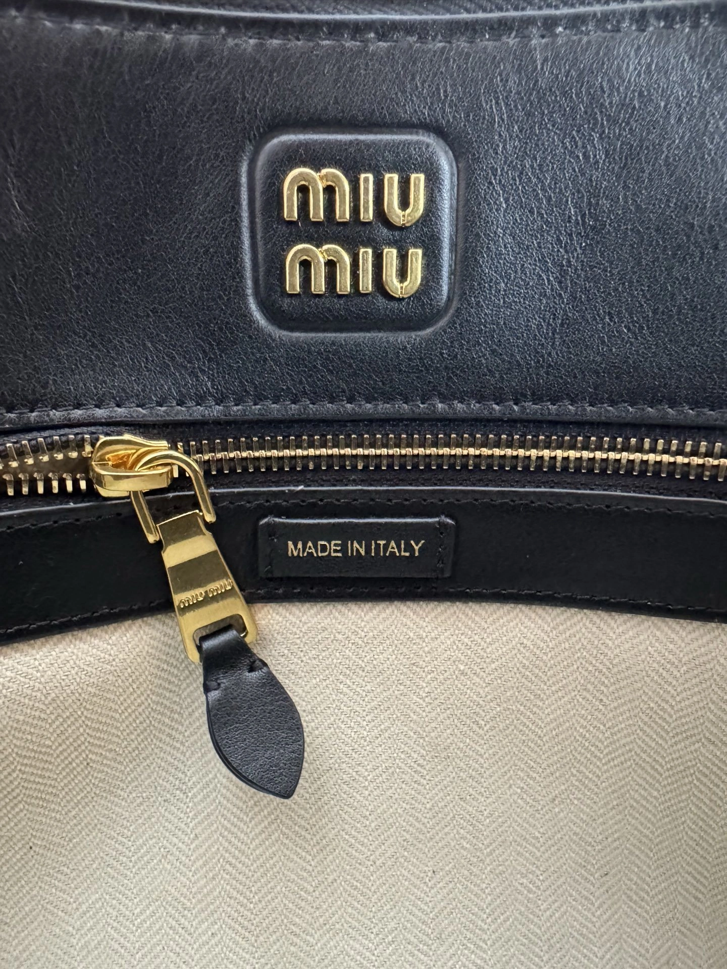 MOMO-- 7iu7iu 5BA289_2CRM_F0002_V_OOO high quality version Calfskin item:E-B000L1618T