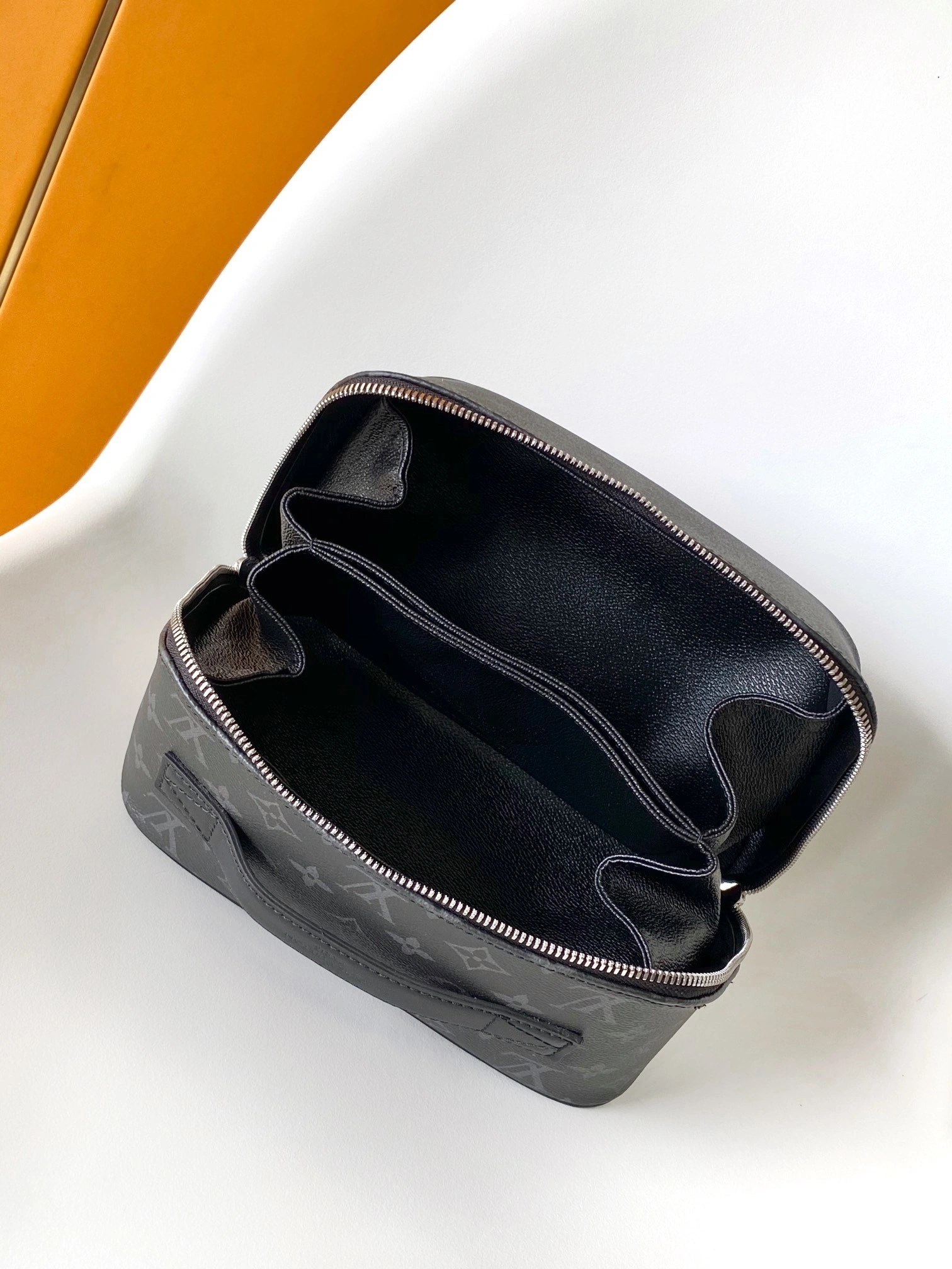 MOMO-- 8V M11508 high quality version Toiletry Bag 2 Compartments Sd item:F-B000A1447