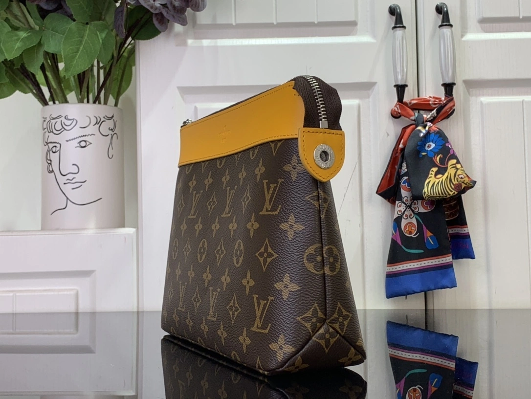 MOMO-- 8V M13198 high quality version Pochette Voyage Souple cowhide item:E-B063C0230