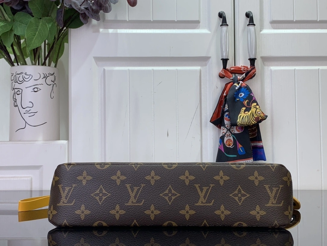 MOMO-- 8V M13198 high quality version Pochette Voyage Souple cowhide item:E-B063C0230