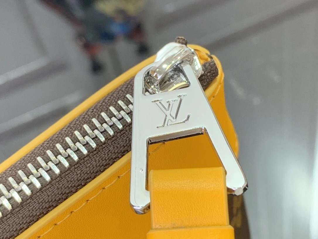 MOMO-- 8V M13198 high quality version Pochette Voyage Souple cowhide item:E-B063C0230
