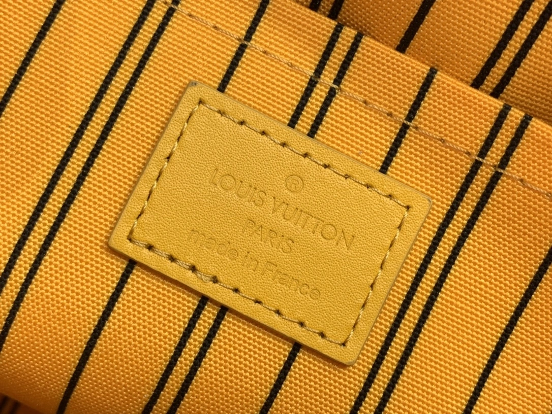 MOMO-- 8V M13198 high quality version Pochette Voyage Souple cowhide item:E-B063C0230