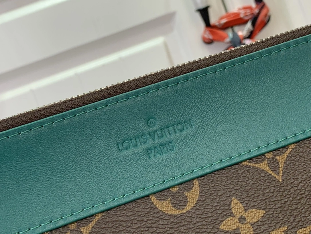 MOMO-- 8V M13199 high quality version Pochette Voyage Souple cowhide item:E-B063C0232