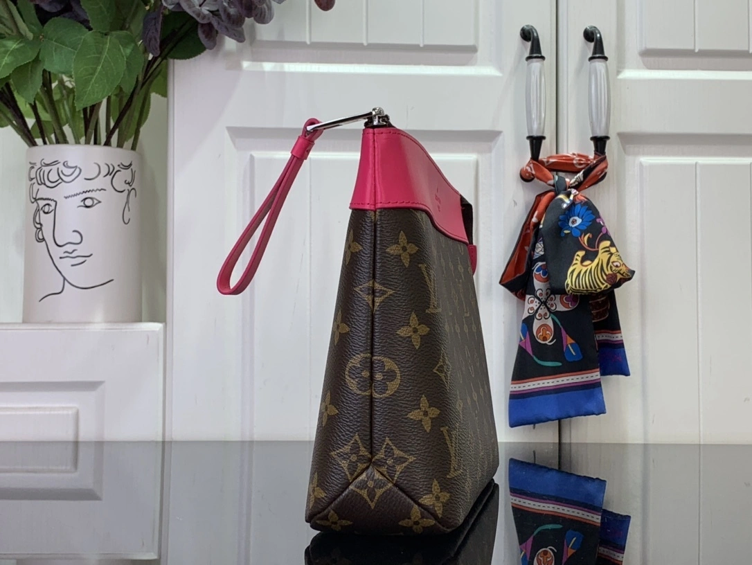 MOMO-- 8V M13356 high quality version Pochette Voyage Souple cowhide item:E-B063C0231
