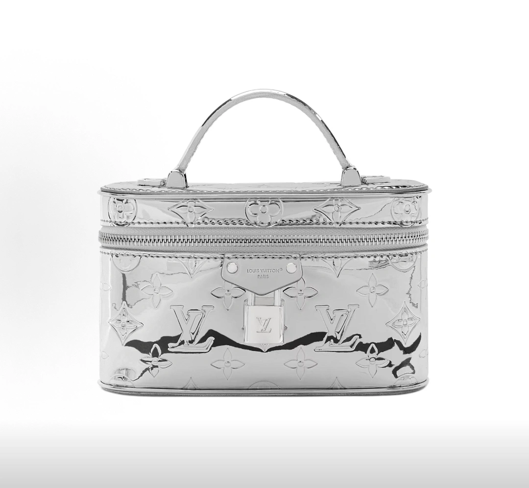 MOMO-- 8V M26097 high quality version Vanity Chain Pouch Ski cowhide item:F-B574A0901