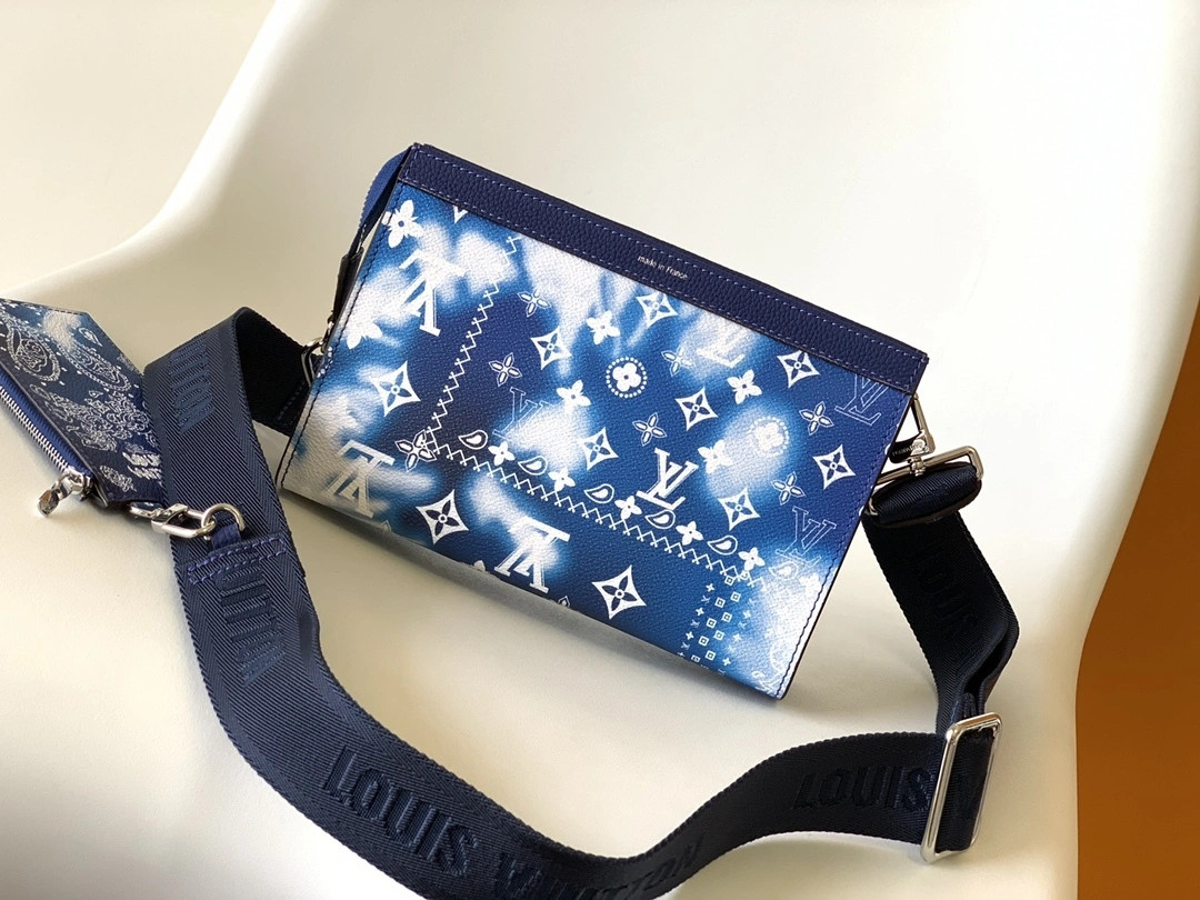 MOMO-- 8V M81431 high quality version Gaston Wearable Wallet cowhide item:E-B330C0235