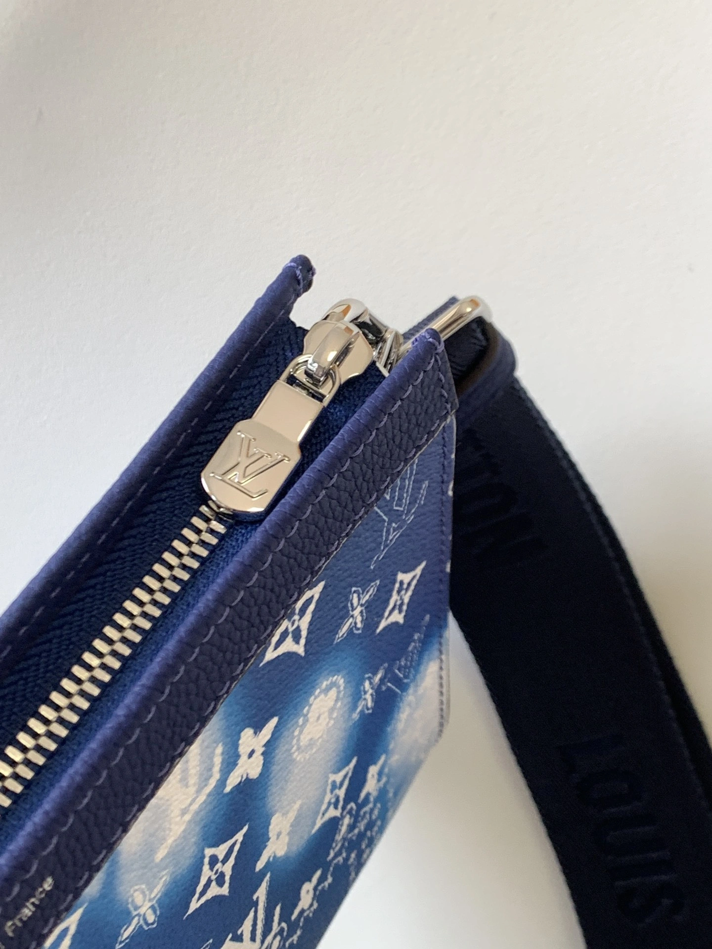 MOMO-- 8V M81431 high quality version Gaston Wearable Wallet cowhide item:E-B330C0235