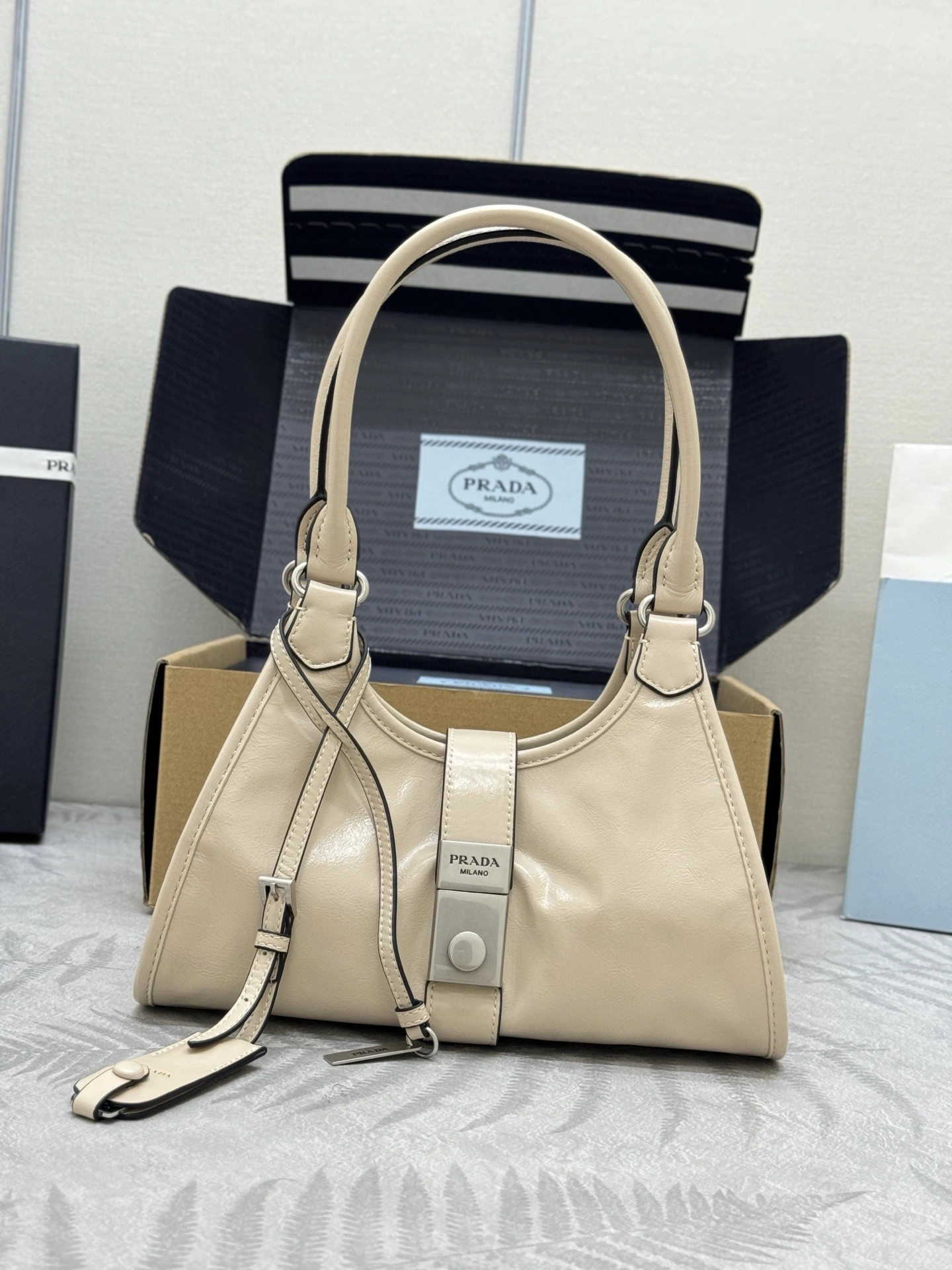 MOMO-- Pr141 1BG580_2CYR_F03MV_V_OOM high quality version waxed skin item:E-B000K0612