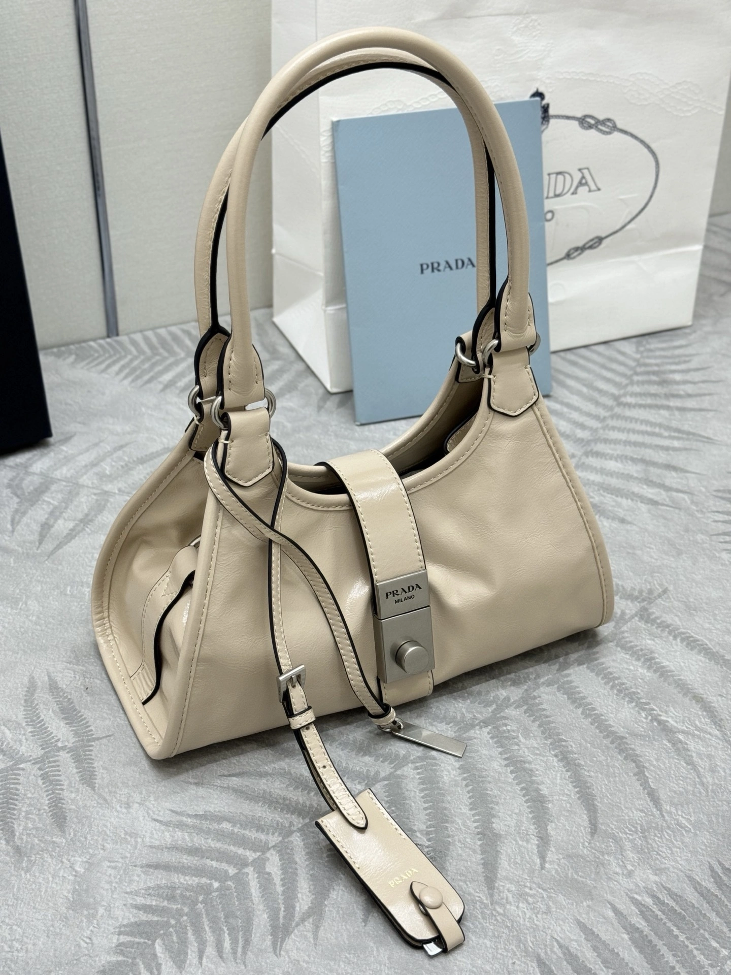 MOMO-- Pr141 1BG580_2CYR_F03MV_V_OOM high quality version waxed skin item:E-B000K0612