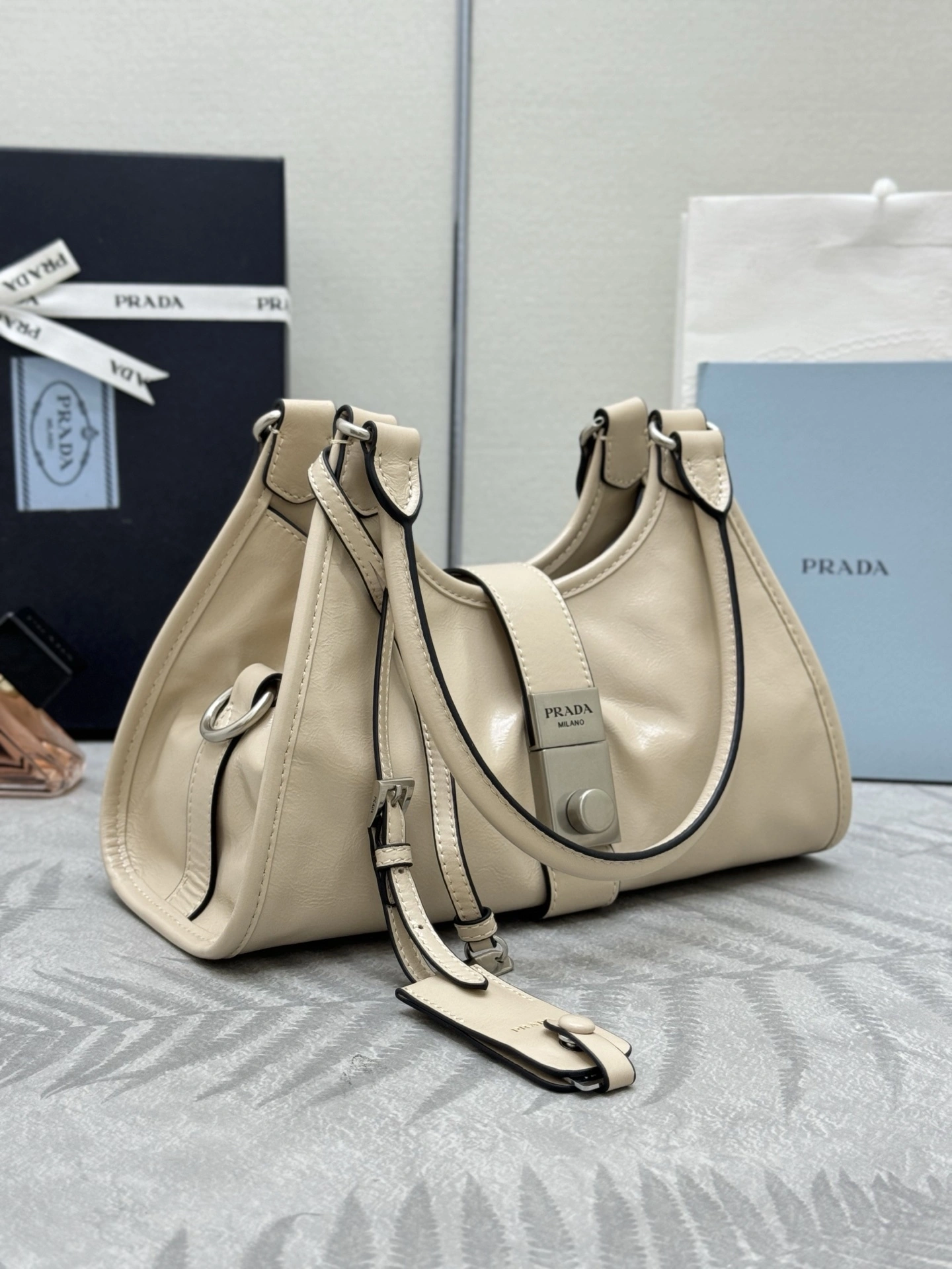 MOMO-- Pr141 1BG580_2CYR_F03MV_V_OOM high quality version waxed skin item:E-B000K0612
