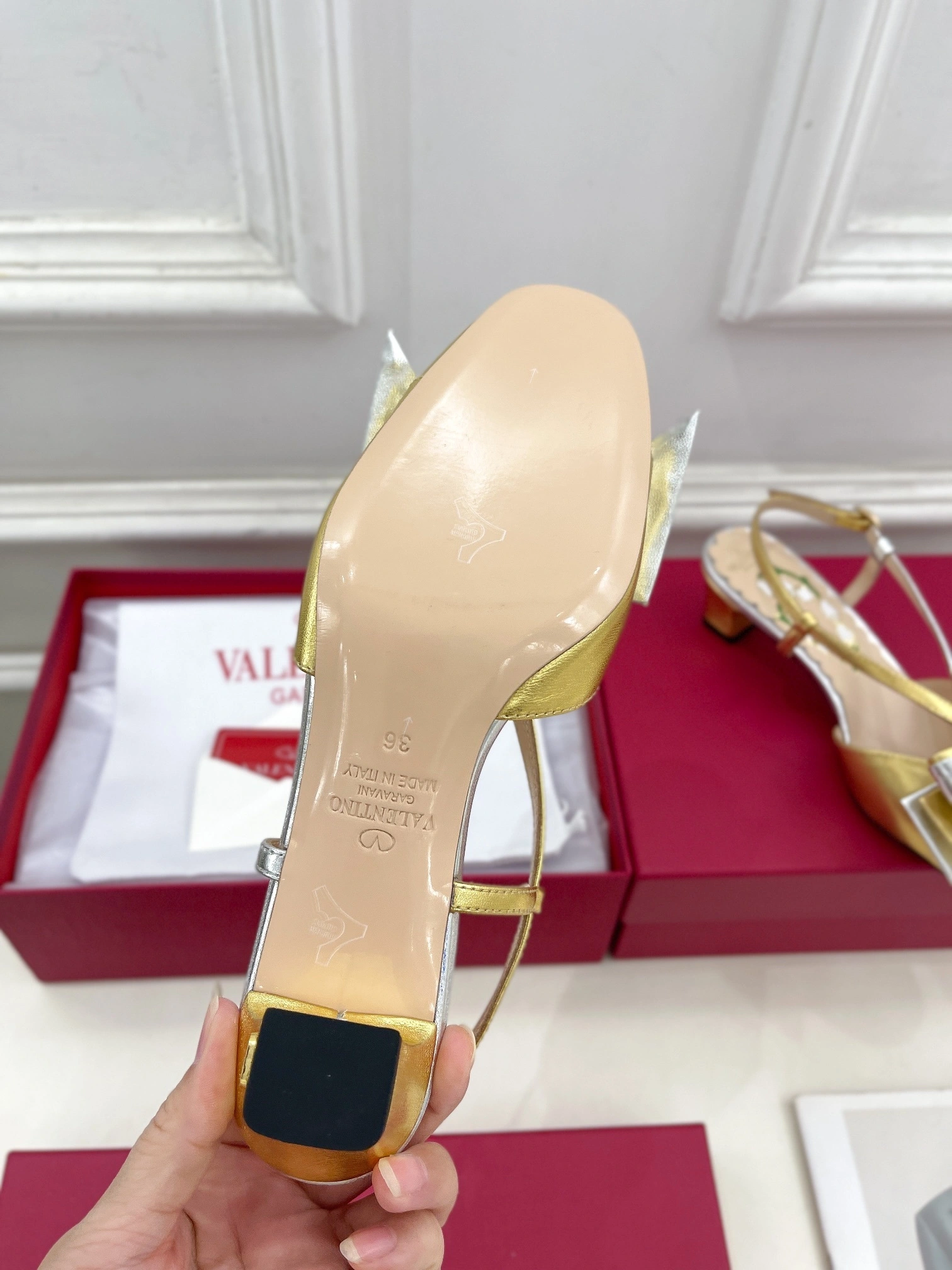 COCO-- V1859ti9o 6W2S0LB6KDR_R1X Heel height：4CM Roman Stud sheepskin item:D-X000L2547